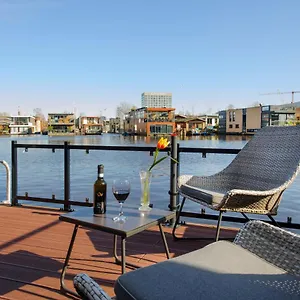 Couette-café Houseboat Studio With Canalview And Free Bikes, Amsterdam